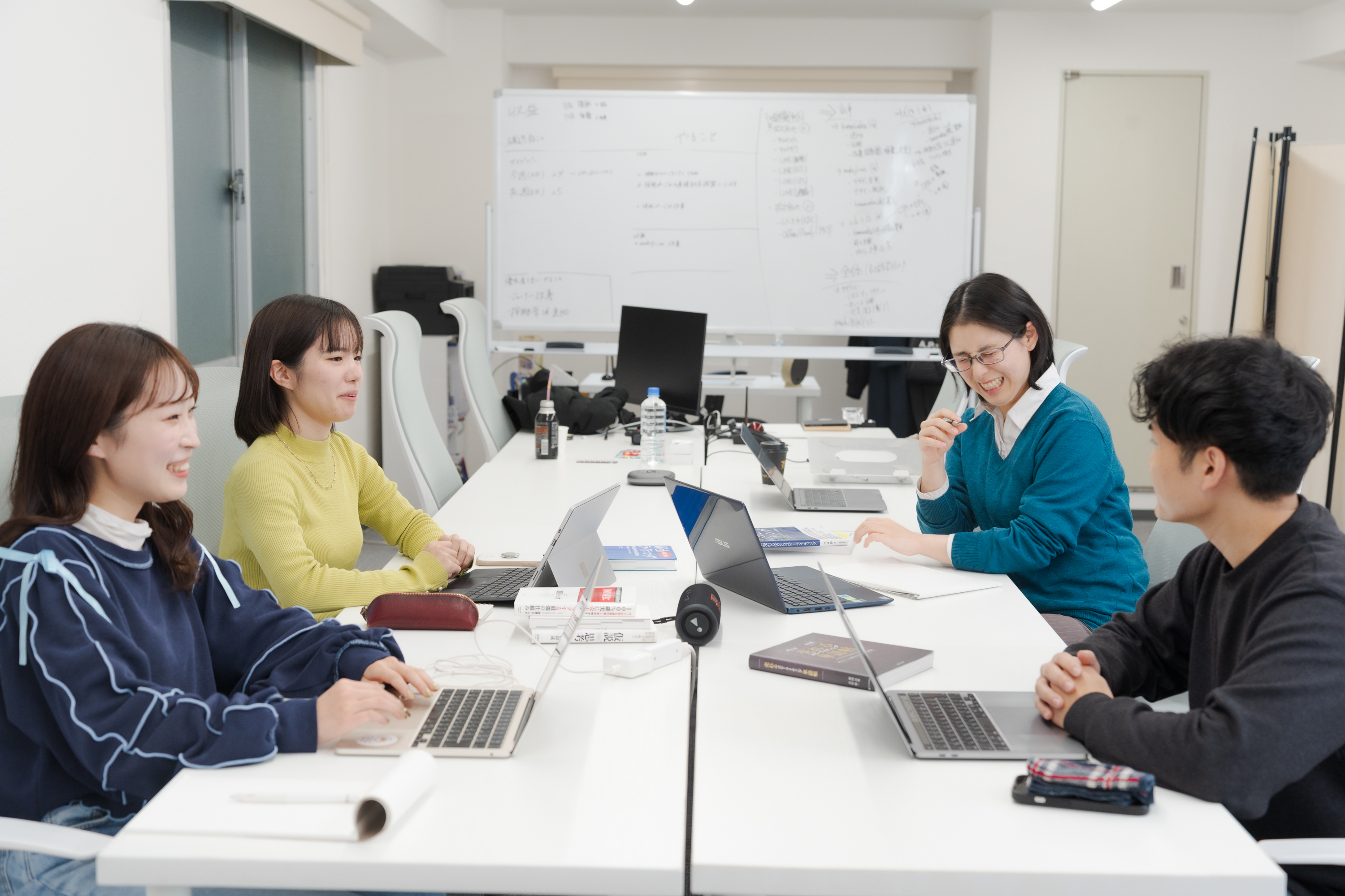 フラットな組織